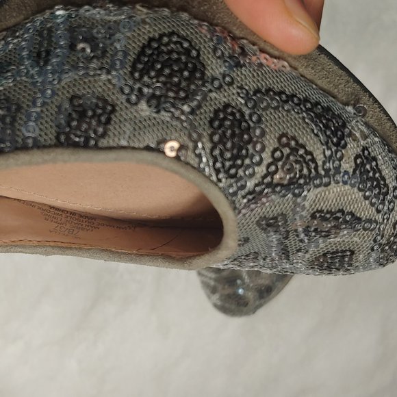 EUC Vince Camuto Silver Sequin Platform Stiletto Heel Shoes Womens Holiday Heels - Picture 11 of 14